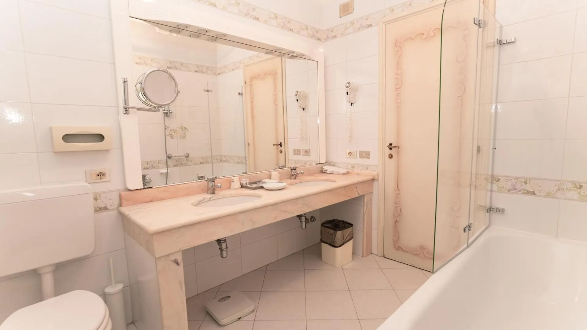 Duchessa Isabella Hotel&SPA Ferrara 5*,